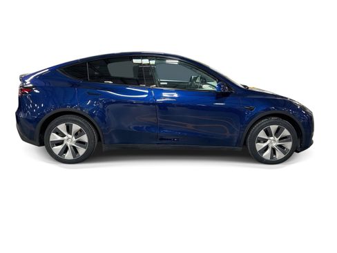 Certified 2023 Tesla Model Y Long Range AWD/4WD image 7