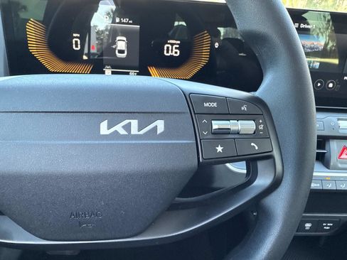 Used 2025 Kia K4 LXS image 16