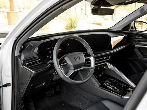 Certified 2025 Audi Q5 Premium Plus w/ Premium Plus AWD/4WD image 15