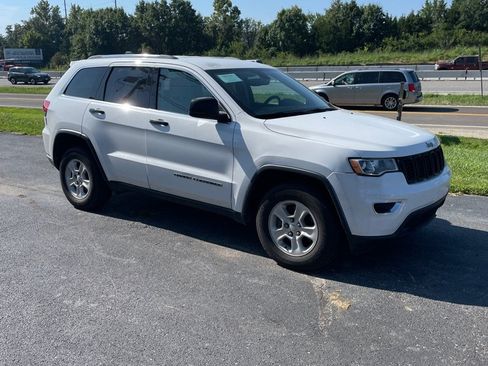 Used 2017 Jeep Grand Cherokee Laredo w/ Quick Order Package 23E AWD/4WD image 7