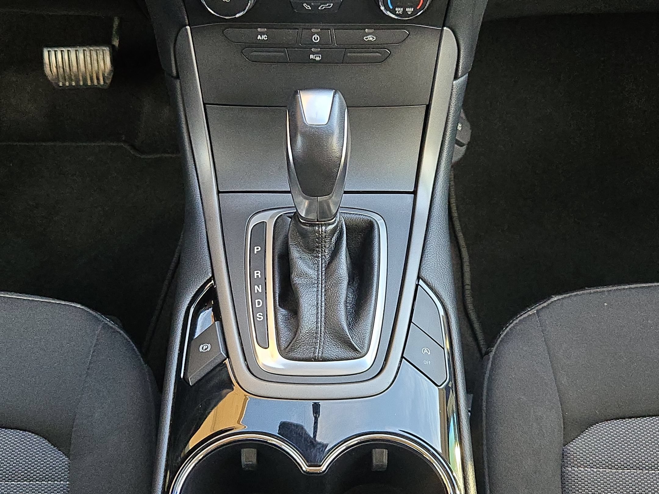Used 2018 Ford Edge SE FWD image 19
