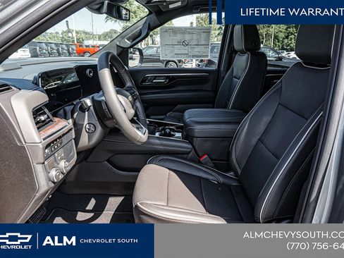 New 2026 Chevrolet Suburban Premier RWD image 18