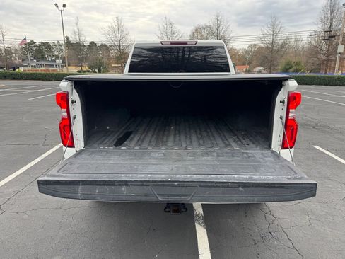 Used 2021 Chevrolet Silverado 2500 Custom w/ Custom Value Package image 9