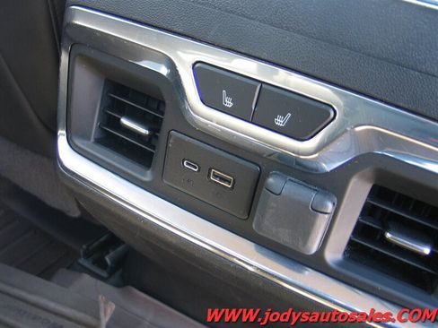 Used 2022 Chevrolet Silverado 2500 LTZ w/ LTZ Premium Package AWD/4WD image 39