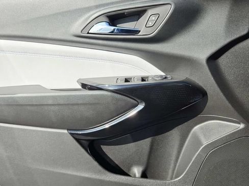 New 2026 Chevrolet Trax LT w/ Driver Confidence Package FWD image 24