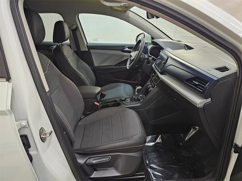 Used 2024 Volkswagen Taos SE image 11