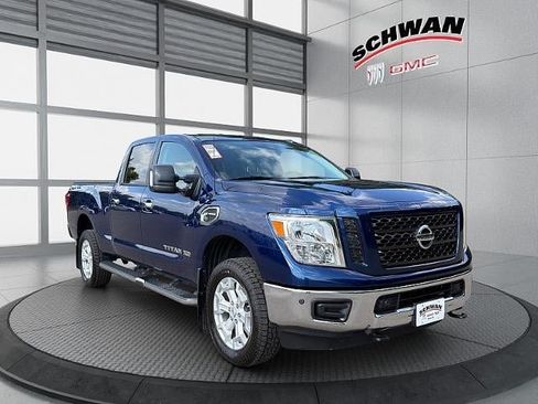 Used 2019 Nissan Titan SV w/ SV Convenience Package AWD/4WD image 2