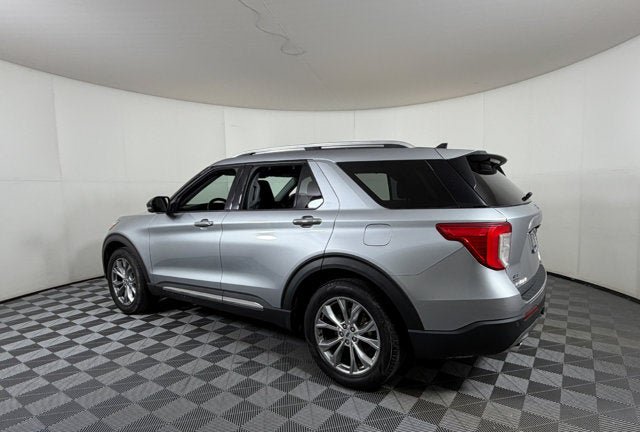 Used 2022 Ford Explorer Limited w/ Equipment Group 301A RWD image 3