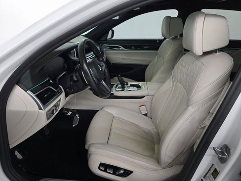 Used 2022 BMW 750i xDrive w/ Executive Package image 8