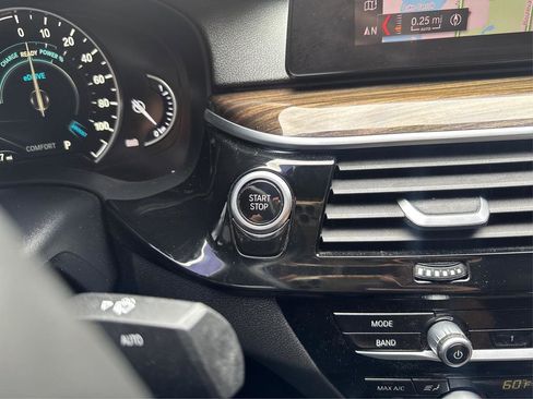 Used 2019 BMW 530e image 25