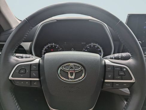 Used 2024 Toyota Highlander XLE FWD image 41