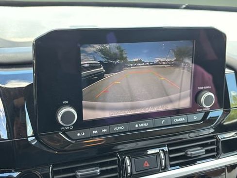 Used 2025 Nissan Pathfinder SV FWD image 26
