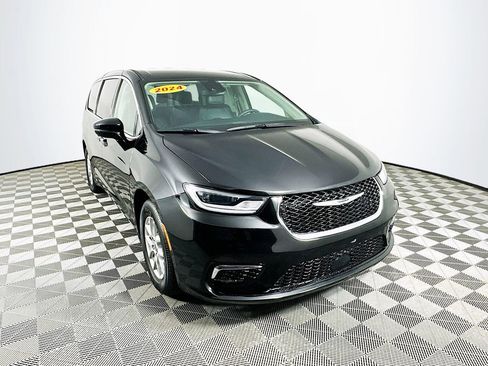 Certified 2024 Chrysler Pacifica Touring-L image 2