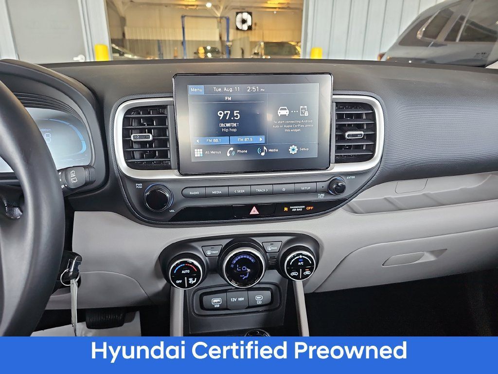 Certified 2023 Hyundai Venue SEL FWD image 20