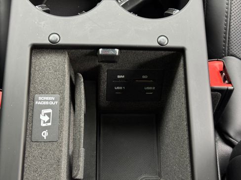 Used 2024 Porsche Macan image 32