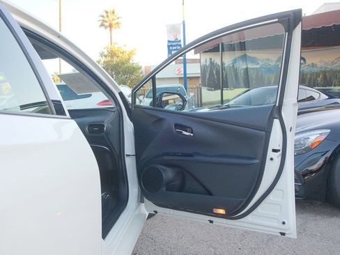 Used 2017 Toyota Prius Prime Advanced image 29