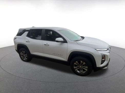 Used 2025 Chevrolet Equinox LT image 2