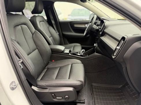 Used 2024 Volvo XC40 B5 Plus w/ Climate Package AWD/4WD image 25