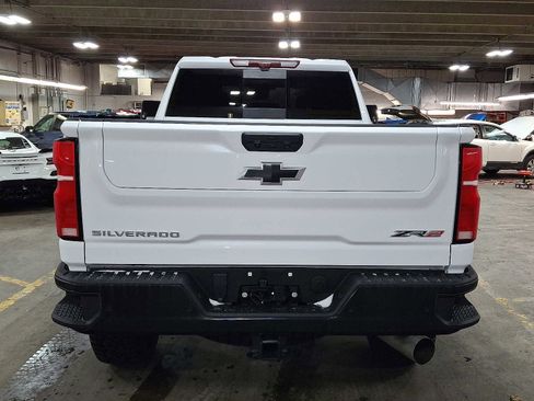 Used 2025 Chevrolet Silverado 2500 ZR2 w/ Technology Package image 6
