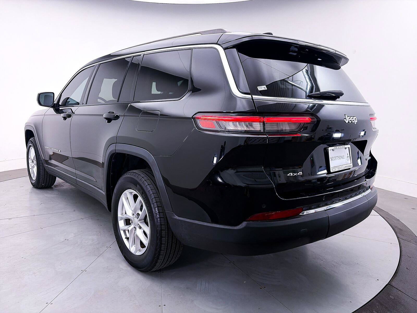 Used 2023 Jeep Grand Cherokee L Laredo w/ Luxury Tech Group I AWD/4WD image 12