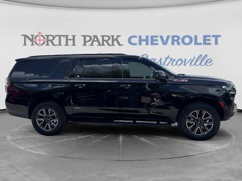 Certified 2023 Chevrolet Suburban Z71 w/ Luxury Package AWD/4WD image 4