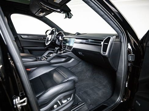 Certified 2021 Porsche Cayenne GTS AWD/4WD image 25