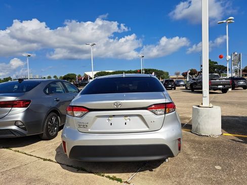 Used 2025 Toyota Corolla LE FWD image 4