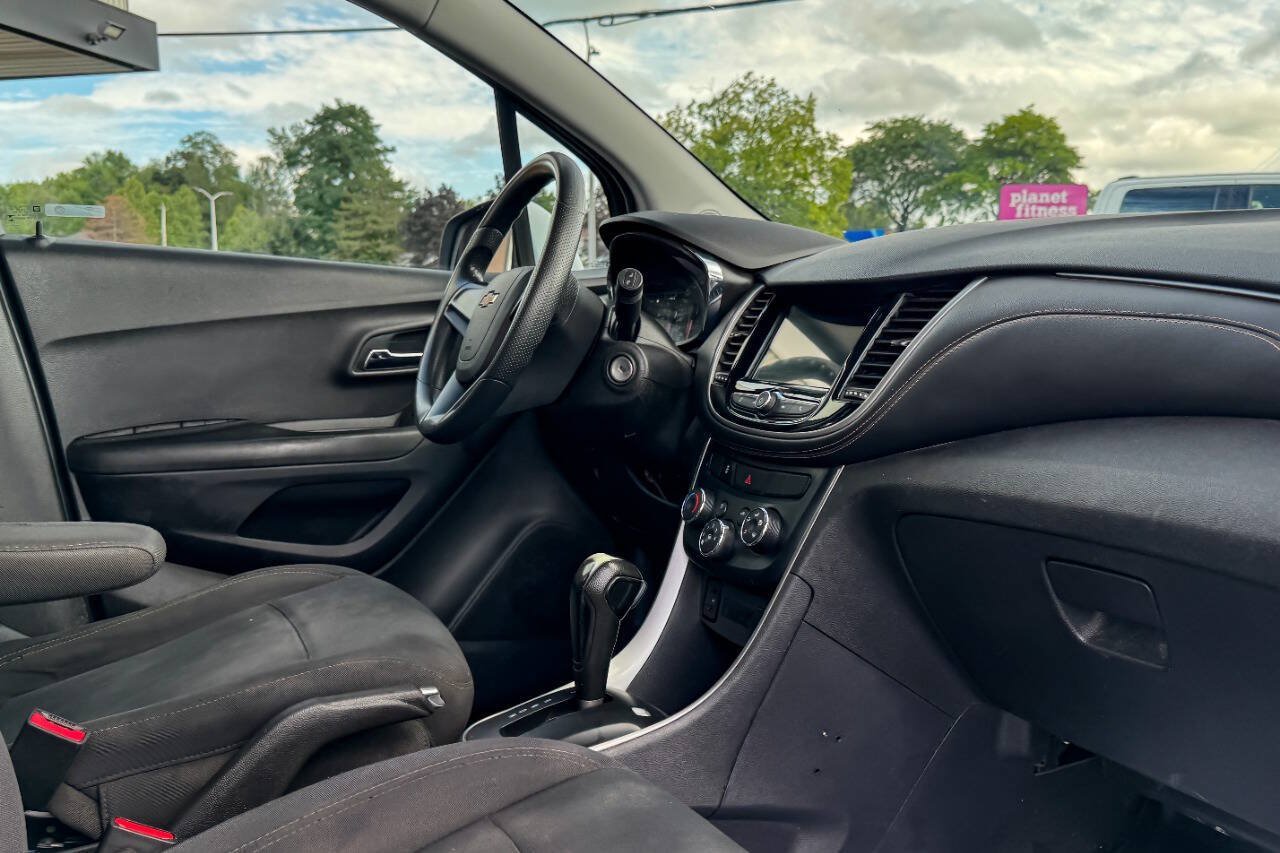 Used 2019 Chevrolet Trax LS AWD/4WD image 11