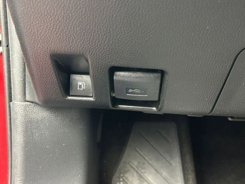 Used 2025 Toyota RAV4 XLE image 31