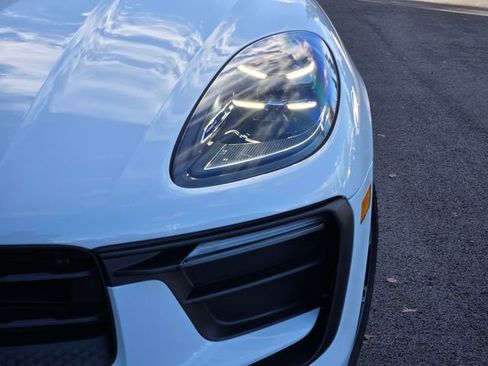 Used 2025 Porsche Macan image 12