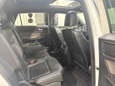 Used 2022 Volkswagen Atlas Cross Sport SE AWD/4WD image 30
