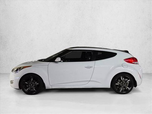 Used 2017 Hyundai Veloster Value Edition FWD image 8
