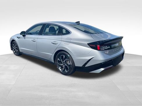 Used 2025 Hyundai Sonata SEL FWD image 3