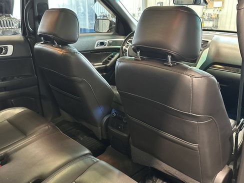 Used 2015 Ford Explorer Limited w/ Equipment Group 302A AWD/4WD image 34