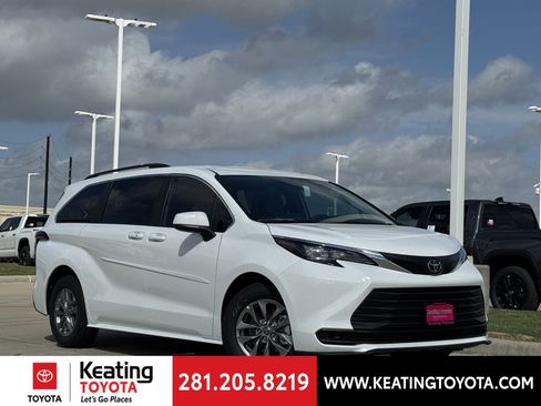 New 2026 Toyota Sienna LE image 2