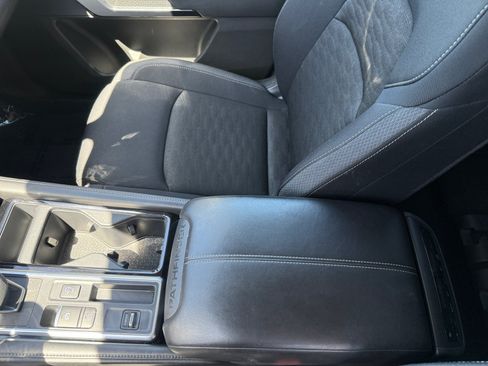 Used 2024 Nissan Pathfinder SV FWD image 14