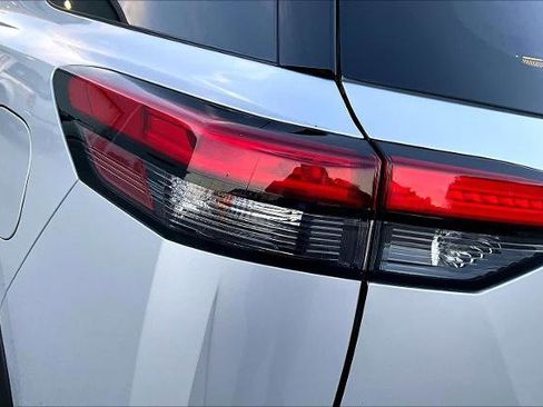 Certified 2025 Nissan Pathfinder SV image 27