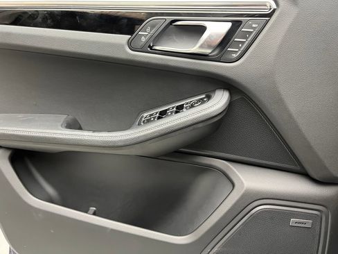 Certified 2025 Porsche Macan AWD/4WD image 19