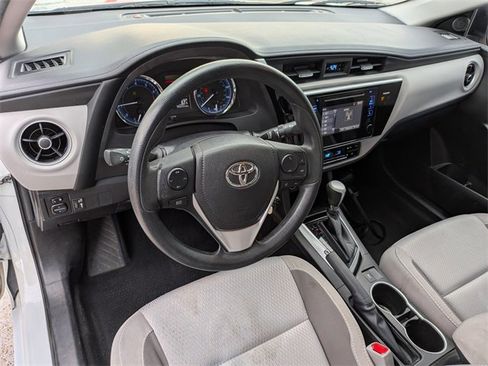 Used 2017 Toyota Corolla LE image 12