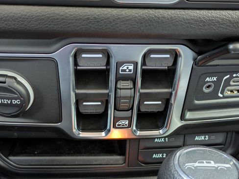 New 2025 Jeep Gladiator Sport image 26