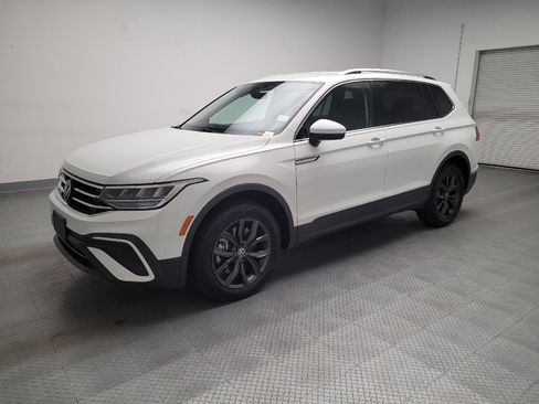 Used 2024 Volkswagen Tiguan SE FWD image 2