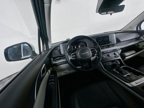 Used 2024 Kia Carnival LX image 18
