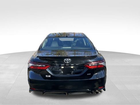 Used 2024 Toyota Camry SE image 4