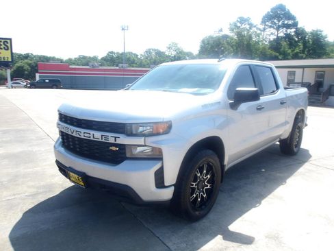 Used 2020 Chevrolet Silverado 1500 Custom w/ Custom Value Package image 2