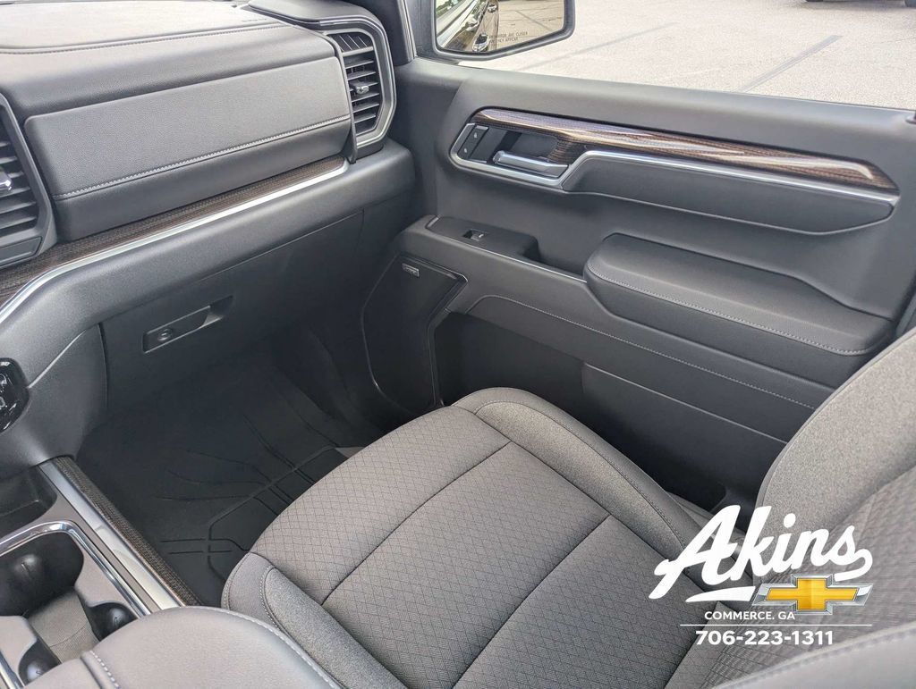 New 2026 Chevrolet Silverado 1500 RST w/ Dark Appearance Package AWD/4WD image 15