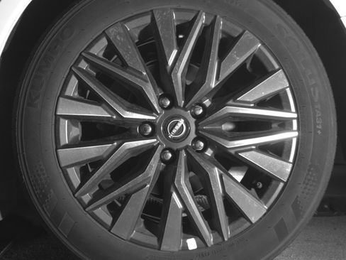 Used 2025 Nissan Altima 2.5 SV FWD image 14