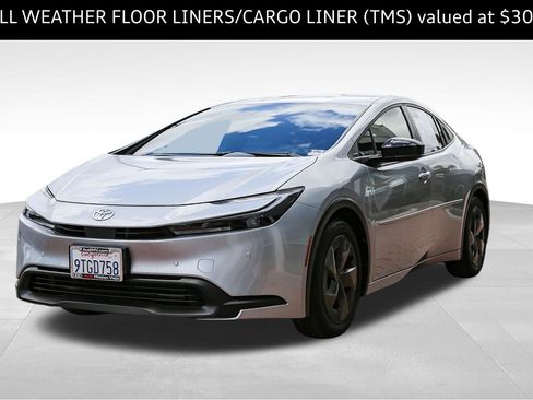 Used 2025 Toyota Prius LE FWD image 3