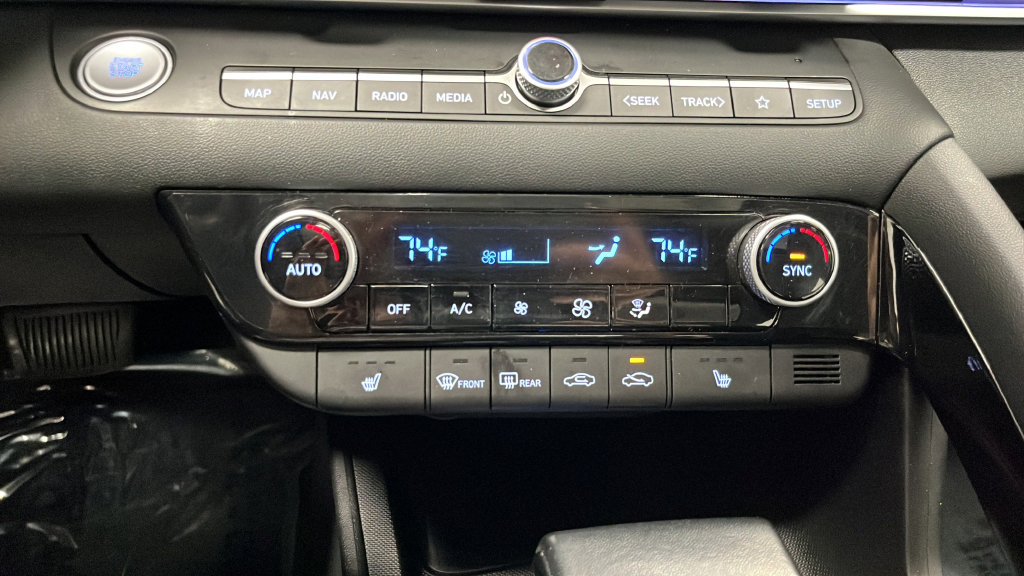 Used 2025 Hyundai Elantra SEL FWD image 18