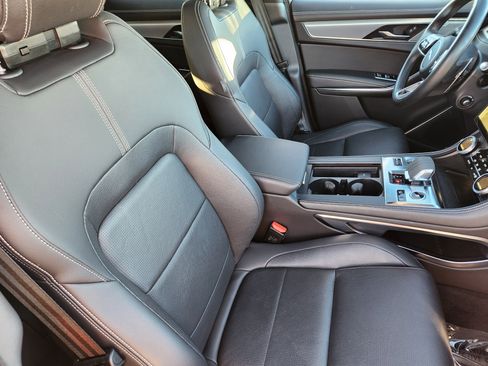 Used 2024 Jaguar F-PACE R-Dynamic S image 24