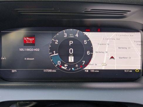 Used 2025 Land Rover Discovery Sport S image 11